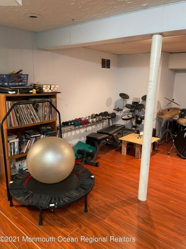 41 Salem Ln, Little Silver NJ 07739-1038 exterior