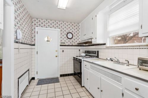 412 Greylock Pkwy, Belleville NJ 07109-2761 exterior