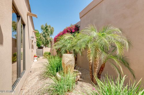 2737 Arizona Biltmore Cir, Phoenix AZ  85016-2169 exterior