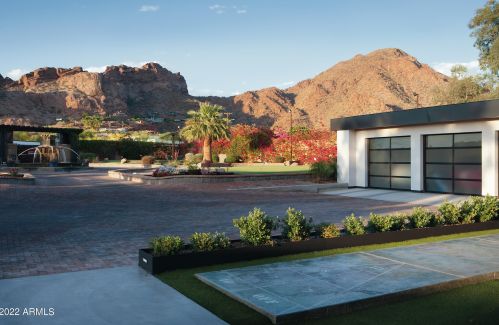 4621 Camelback Rd, Phoenix AZ 85033-1534 exterior