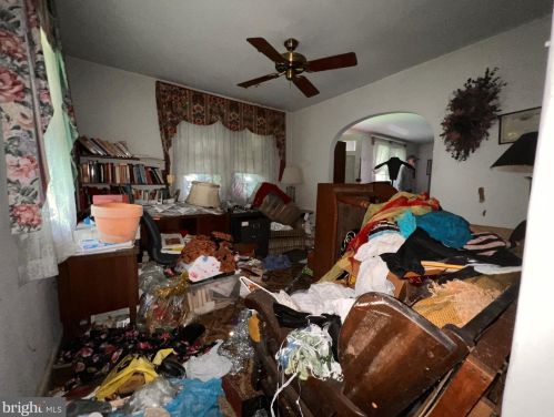 1287 Clements Bridge Rd, West Deptford NJ 08096-3085 exterior