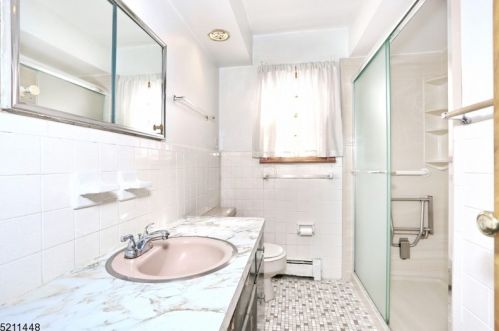 11 Van Rensselear St, Belleville NJ 07109-2911 exterior