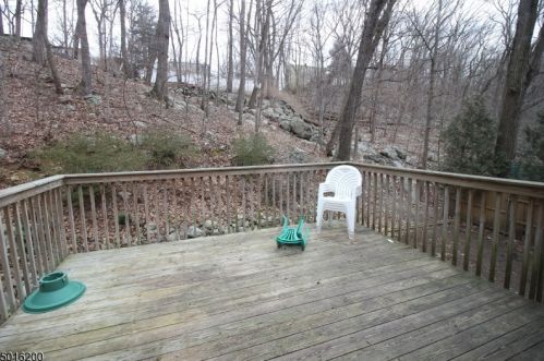 326 Skyline Lk Dr, Skyline Lakes NJ 07456-1953 exterior