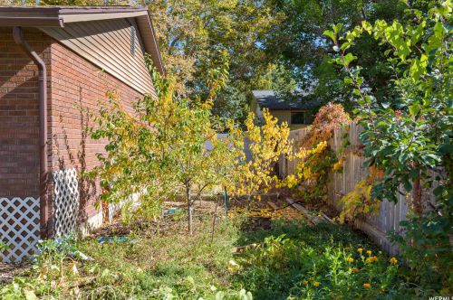 1494 Ridgemark Dr, Sandy UT 84092-3050 exterior