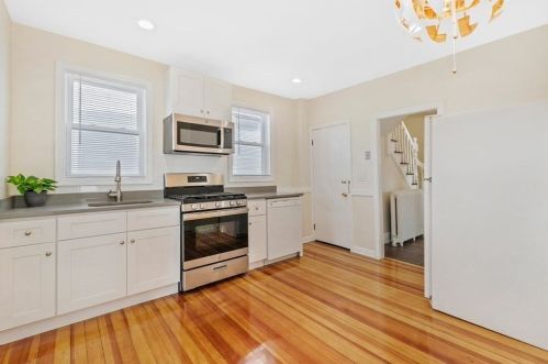 47 Linden St, Newton MA 02464-1432 exterior