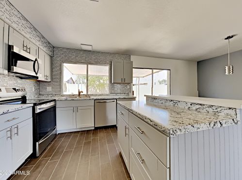 15008 22nd St, Phoenix AZ  85022-4013 exterior