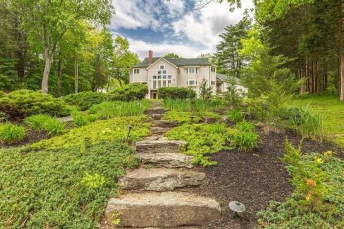 239 Middle Rd, Newbury, MA 01922