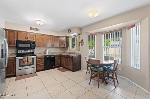 3935 Hampton Cir, Mesa, AZ 85206-3248