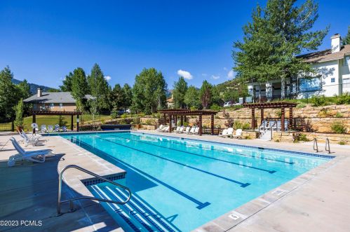 2505 Bear Holw Dr, Park City UT 84098-8524 exterior