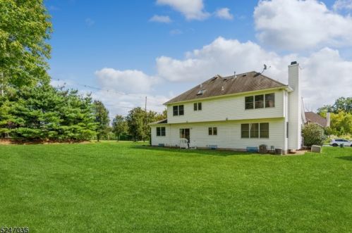 50 Deanna Dr, East Hanover NJ 07936-3208 exterior