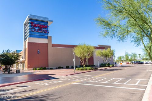 1821 68th Dr, Phoenix AZ 85033-8254 exterior