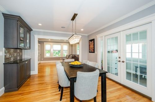 1058 Highland Ave, Needham MA 02494-1128 exterior