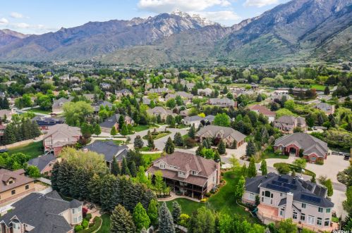 9 Trendland Cv, Sandy, UT 84092-4874