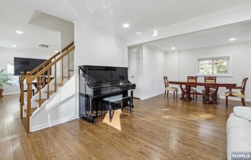 35 Lexington Ave, Cresskill NJ  07626-1230 exterior