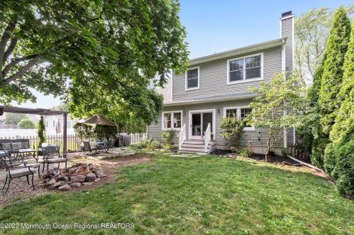 210 White Rd, Little Silver NJ 07739-1137 exterior