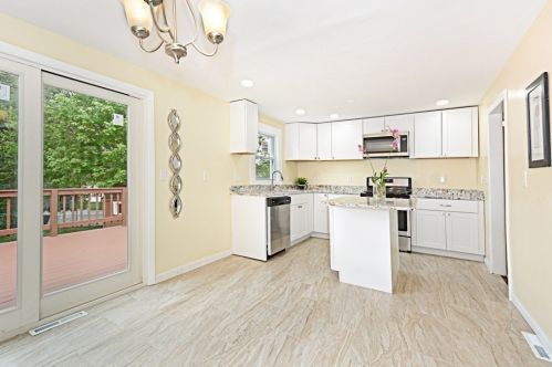 97 Floral St, Shrewsbury MA  01545-3225 exterior