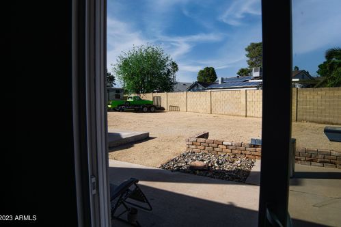 2322 Country Gables Dr, Phoenix AZ 85053-4532 exterior