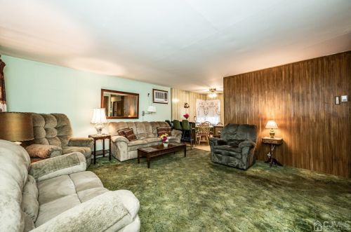 27 Spruce St, Carteret, NJ 07008-2432