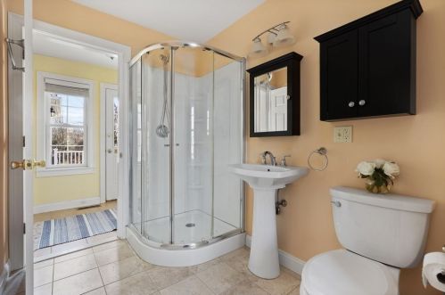 14 Wompatuck Rd, Hingham MA 02043-1100 exterior