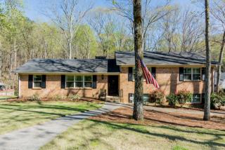 1101 Mountain Oaks Dr, Birmingham, AL 35226-2528