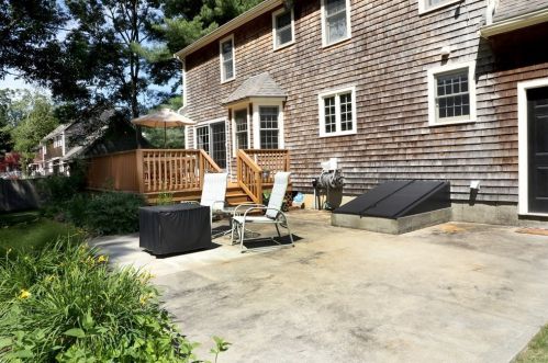 71 Nuthatch Ln, Taunton MA 02780-7150 exterior