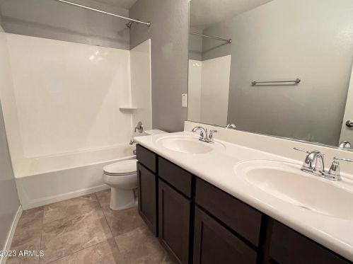 7420 27th St, Phoenix AZ  85042-5919 exterior