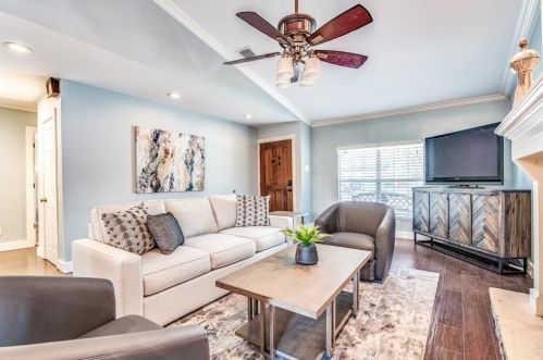 601 Jamestown Dr, Garland TX  75043-2324 exterior