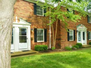 5072 Cambrian Dr, Columbus OH  43220-2656 exterior