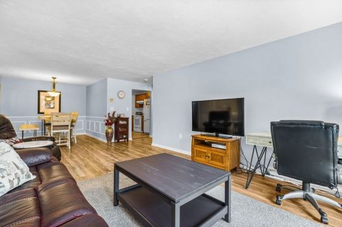 7 Marc Dr, Plymouth, MA 02360-6121