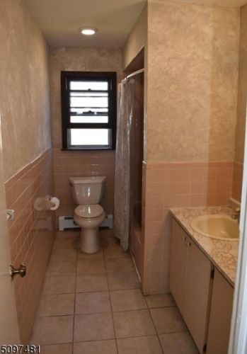 421 Un Ave, Belleville NJ 07109-1609 exterior