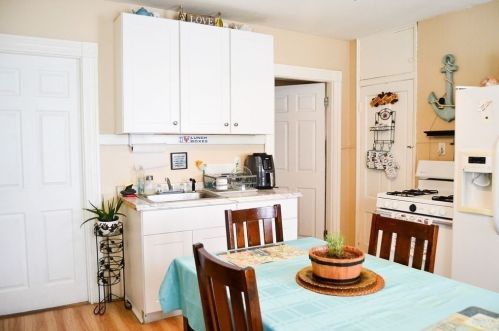 219 St, New Bedford MA 02740-4133 exterior