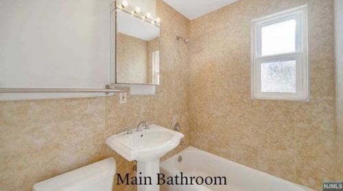 66 Merritt Ave, Cresskill NJ  07626-2420 exterior