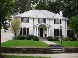 97 Gordon Rd, Newton, MA 02468-1226