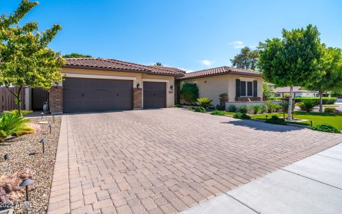 5311 2nd St, Phoenix AZ 85085-7756 exterior