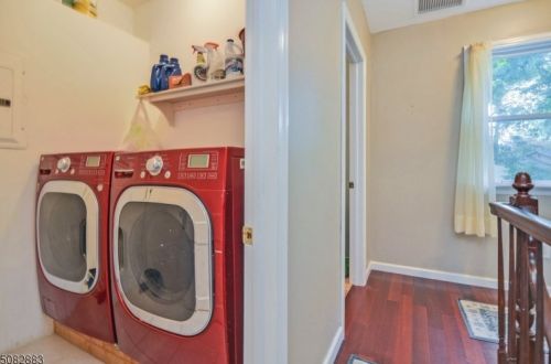 52 Lakeview Ave, Skyline Lakes, NJ 07456-2105