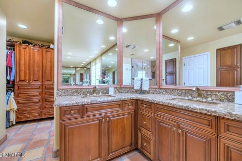 9416 47 St, Phoenix AZ 85028-5204 exterior