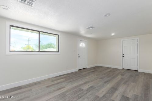 4012 64th Dr, Phoenix, AZ 85033-4005