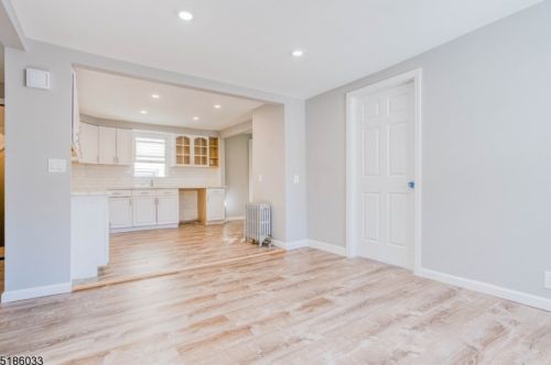 88 Dow St, Belleville, NJ 07109-2934