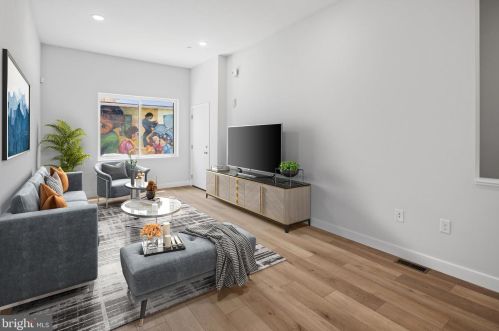 1932 6th St, Philadelphia, PA 19122-2104