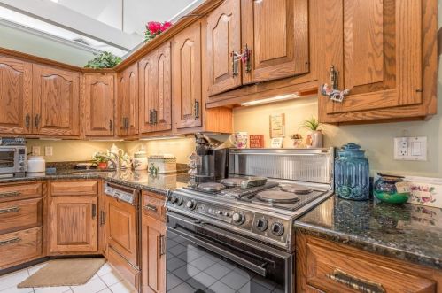 6 Amanola Ave, Worcester MA 01604 exterior