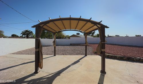 501 El Camino Dr, Phoenix AZ 85051-4627 exterior