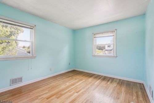 24 Dixon Pl, East Hanover NJ 07936-3049 exterior