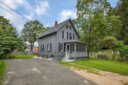 94 King St, Montgomery, MA 01085-2751