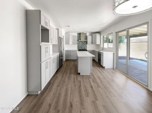 1956 Angela Dr, Phoenix AZ  85023-2334 exterior