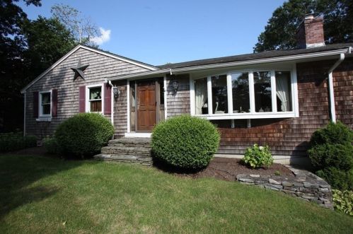 46 Seven Hills Rd, Plymouth, MA 02360-4634