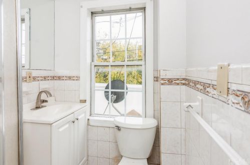 6 Railroad Ave, Carteret NJ 07008 exterior