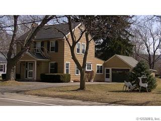 92 Geneva St, Bath, NY 14810-9503