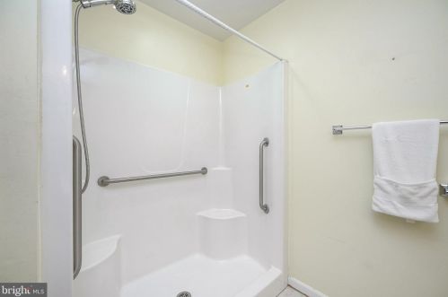 1421 Tristram Cir, West Deptford NJ 08051-2264 exterior