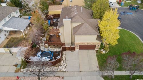 9232 Stone Ridge Cir, Sandy UT 84093-2698 exterior