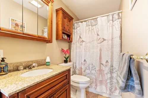 9 Hall Pl, Quincy MA 02169-4027 exterior